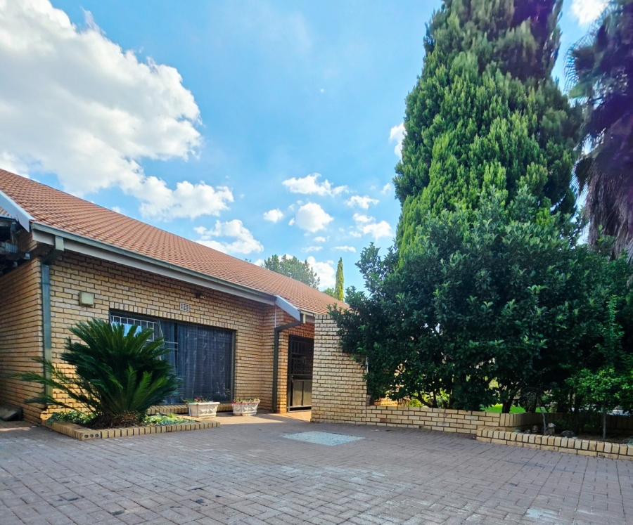 4 Bedroom Property for Sale in Flamwood North West